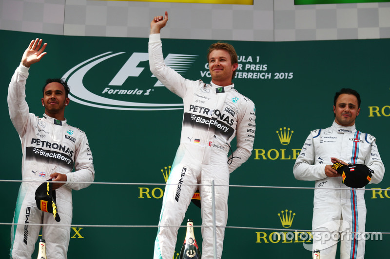 Podium: Lewis Hamilton, Mercedes AMG F1, tweede; Nico Rosberg, Mercedes AMG F1, racewinnaar; Felipe Massa, Williams, derde.