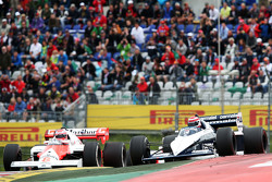 Niki Lauda dans la McLaren MP4/2 et Nelson Piquet, dans la Brabham BT52 lors de la parade des Légendes