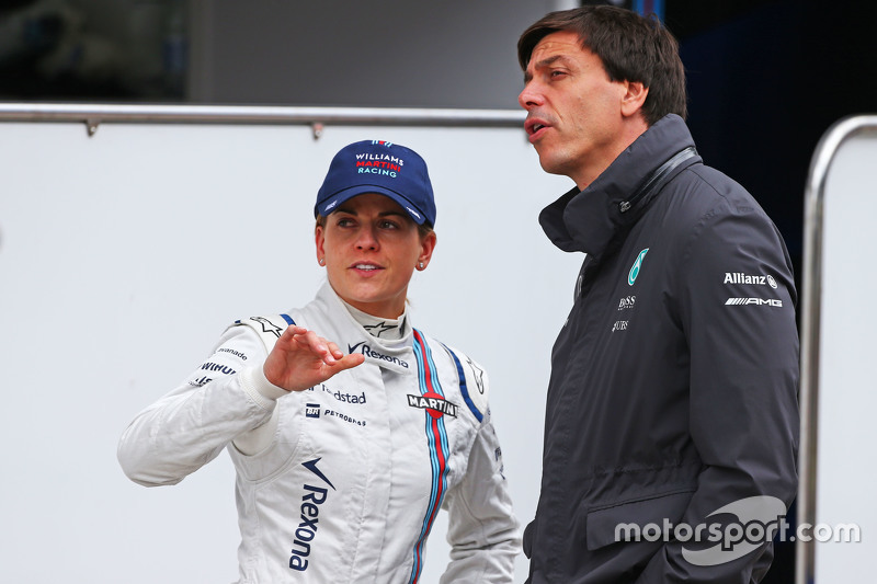 (Von links nach rechts): Susie Wolff mit ihrem Ehemann Toto Wolff, Mercedes-Sportchef