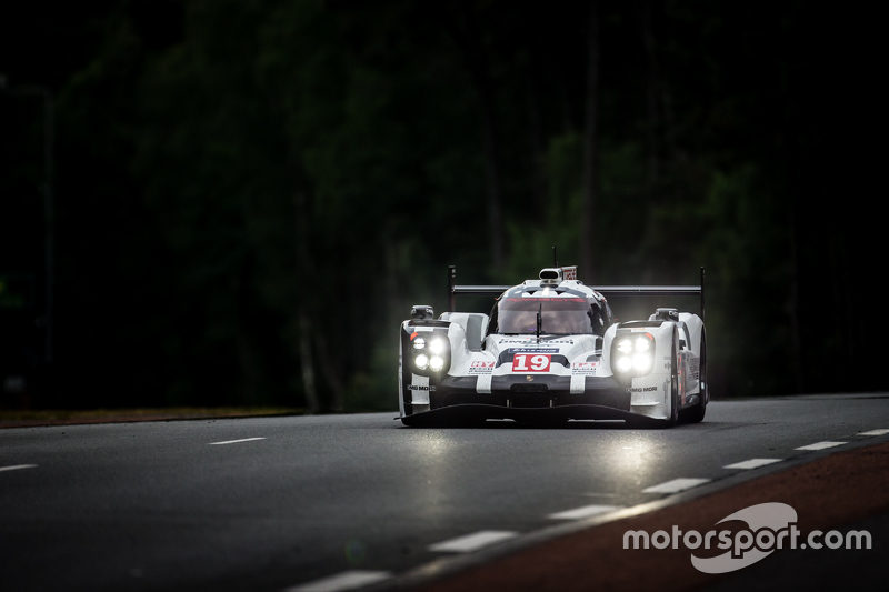 #19 Porsche Team Porsche 919 Hybrid: Nico Hulkenberg, Nick Tandy, Earl Bamber