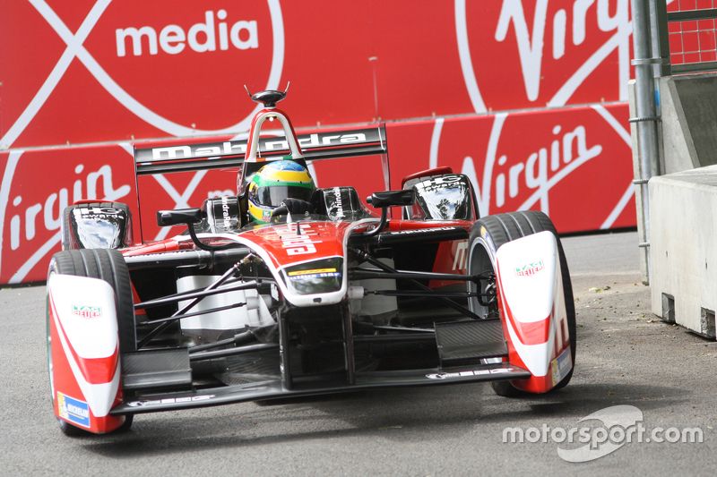 Piquet venceu o campeonato com ajuda de Bruno Senna: o piloto da Mahindra segurou Sébastien Buemi, que seria campeão se conseguisse a ultrapassagem