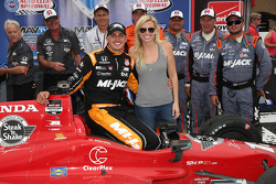 Ganador de la Carrera Graham Rahal, Rahal Letterman Lanigan Racing con su novia Courtney Force