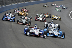 Helio Castroneves, Team Penske Chevrolet and Juan Pablo Montoya, Team Penske Chevrolet
