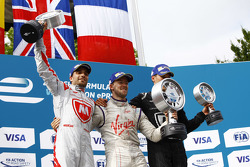 Podium: second place Jérôme d'Ambrosio, Dragon Racing and winner Sam Bird, Virgin Racing and third place Loic Duval, Dragon Racing