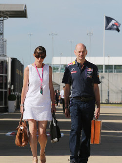 Эдриан Ньюи, технический директор Red Bull Racing со своей женой Мэриголд Ньюи