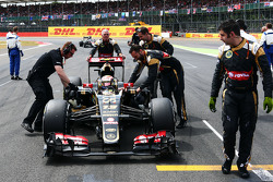 Pastor Maldonado, Lotus F1 E23 sur la grille