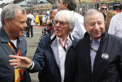 Sir Martin Sorrell, WPP-Geschäftsführer, mit Bernie Ecclestone und Jean Todt, FIA-Präsident
