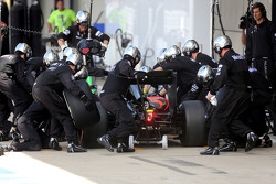 Fernando Alonso, McLaren Honda en los pits