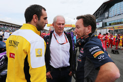 Cyril Abiteboul, Renault Sport F1 Managing Director met Dr Helmut Marko, Red Bull Motorsport Consult