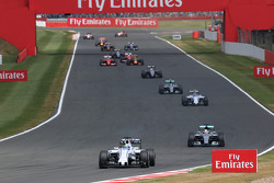 Фелипе Масса, Williams FW37 лидирует на старте гонки