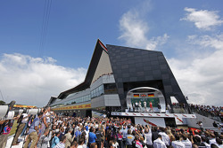 Podium: Nico Rosberg, Mercedes AMG F1, segundo; Lewis Hamilton, Mercedes AMG F1, ganador; Sebastian