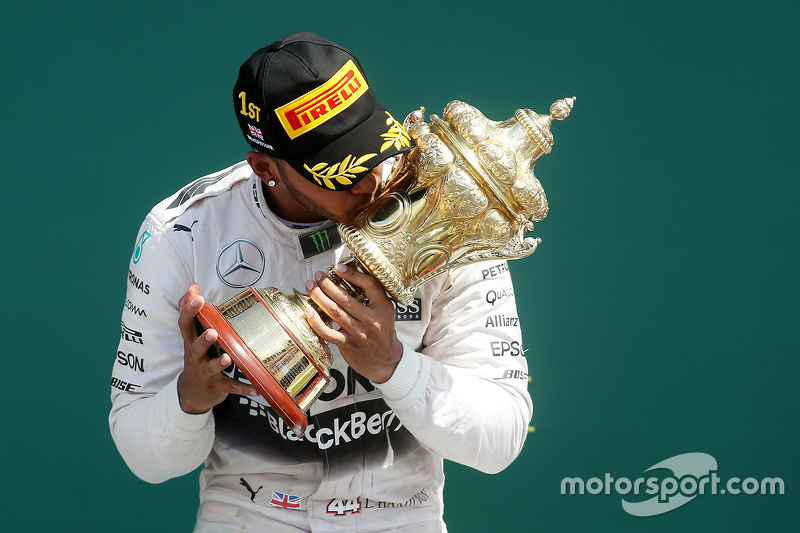 Ganador de la carrera Lewis Hamilton, Mercedes AMG F1 Team