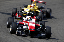 Felix Rosenqvist, Prema Powerteam Dallara Mercedes-Benz y Antonio Giovinazzi, Jagonya Ayam with Carl