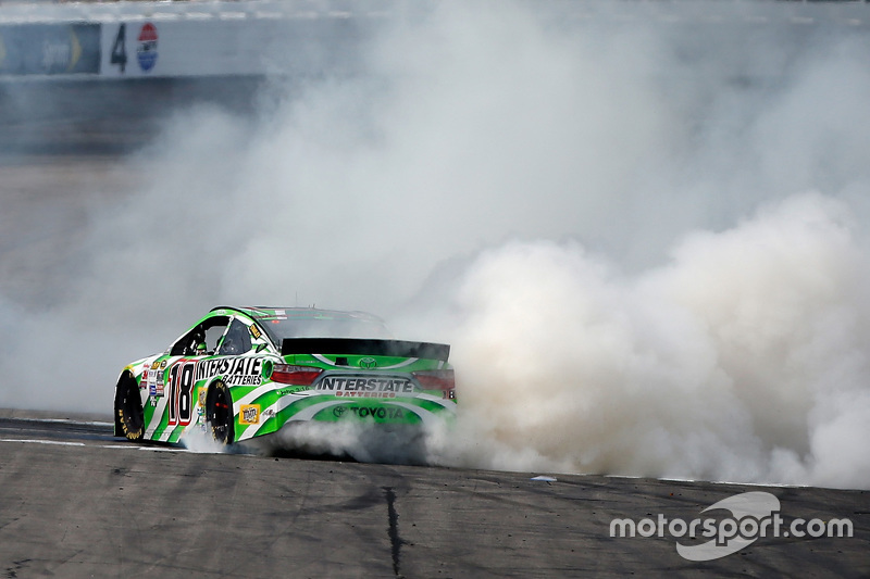 2015: Kyle Busch (Gibbs-Toyota) - 3 Siege