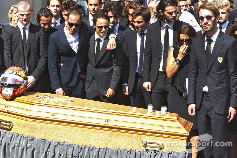 Pastor Maldonado, Felipe Massa, Jean-Eric Vergne, presentes en el funeral de Jules Bianchi en Niza, Francia