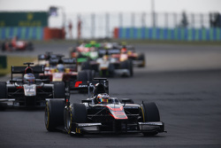 Сергей Сироткин, ART Grand Prix едет впереди Сергея Сироткина, Rapax