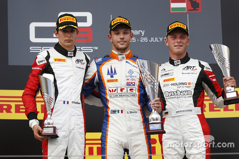 Luca Ghiotto, Trident, celebra en el podium con el segundo lugar, Esteban Ocon, ART Grand Prix y ter