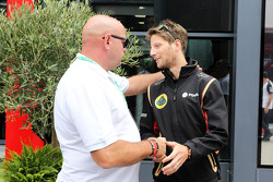 (L to R): Філіппе Бьянкі, the батько Жуль Бьянкі, з Ромен Грожан, Lotus F1 Team