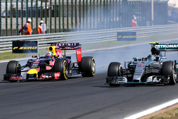 Daniel Ricciardo, Red Bull Racing et Nico Rosberg, Mercedes AMG F1 Team