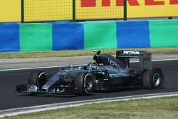 Нико Росберг, Mercedes AMG F1 W06 после прокола