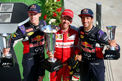 Podium : le vainqueur Sebastian Vettel, Ferrari, le deuxième, Daniil Kvyat, Red Bull Racing, le troisième, Daniel Ricciardo, Red Bull Racing