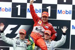Mika Hakkinen, McLaren,Rubens Barrichello, Ferrari, e David Coulthard, McLaren