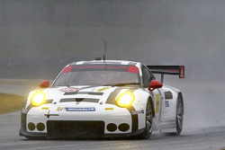 #912 Porsche Team North America Porsche 911 RSR: Jörg Bergmeister, Earl Bamber