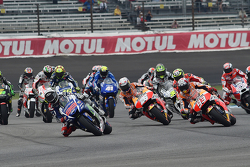 Jorge Lorenzo, Yamaha Factory Racing lidera