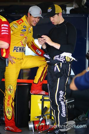 Joey Logano, Team Penske Ford y Brad Keselowski, Team Penske Ford