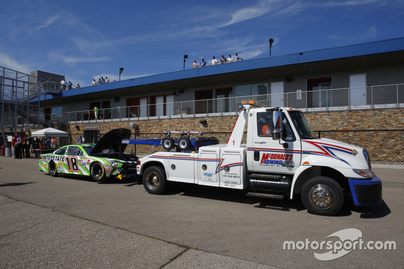 crashed mobil dari Kyle Busch, Joe Gibbs Racing Toyota