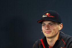 Max Verstappen, Scuderia Toro Rosso en la conferencia de prensa de la FIA