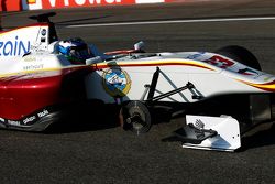 Zaid Ashkanani, Campos Racing llega sin una llanta a la salida