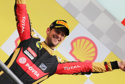 Terzo posto Romain Grosjean, Lotus F1 Team