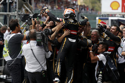 Ромен Грожан, Lotus F1 Team празднует свое третье место с командой