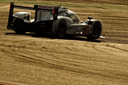 #17 Porsche Team Porsche 919 Hybrid: Timo Bernhard, Mark Webber, Brendon Hartley