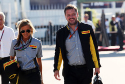 Paul Hembery, Pirelli Motorsport Director con su Asistente Personal Ilaria Parolari