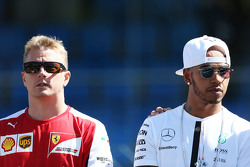 Kimi Raikkonen, Ferrari e Lewis Hamilton, Mercedes AMG F1