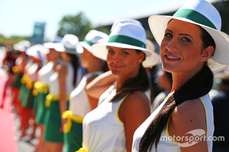 Grid girls on the drivers parade