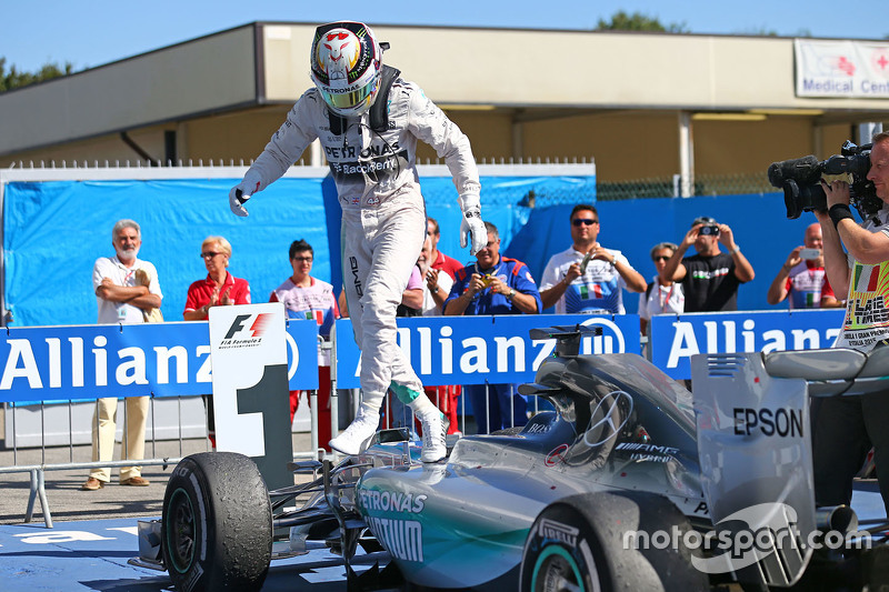 Race winner Lewis Hamilton, Mercedes AMG F1 celebrates in parc ferme