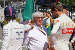 Felipe Massa, Williams con Bernie Ecclestone y Romain Grosjean, Lotus F1 Team en la parrilla