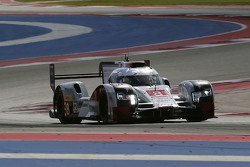 #8 Audi Sport Team Joest Audi R18 e-tron quattro: Lucas di Grassi, Loic Duval, Oliver Jarvis