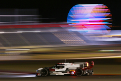 #8 Audi Sport Team Joest Audi R18 e-tron quattro: Lucas di Grassi, Loic Duval, Oliver Jarvis