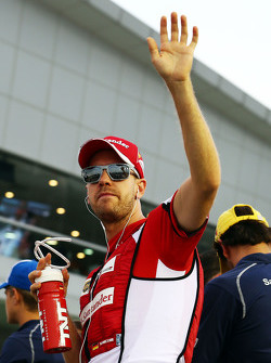 Sebastian Vettel, Ferrari lors de la parade des pilotes
