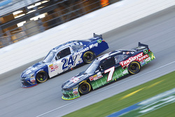 Regan Smith, JR Motorsports Chevrolet y Eric McClure, JGL Racing Toyota