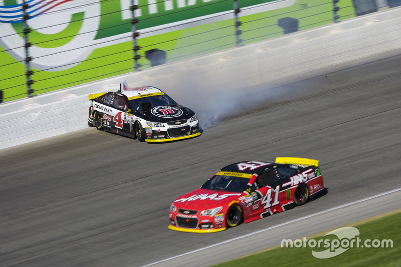 Kurt Busch, Stewart-Haas Racing Chevrolet et Kevin Harvick, Stewart-Haas Racing Chevrolet