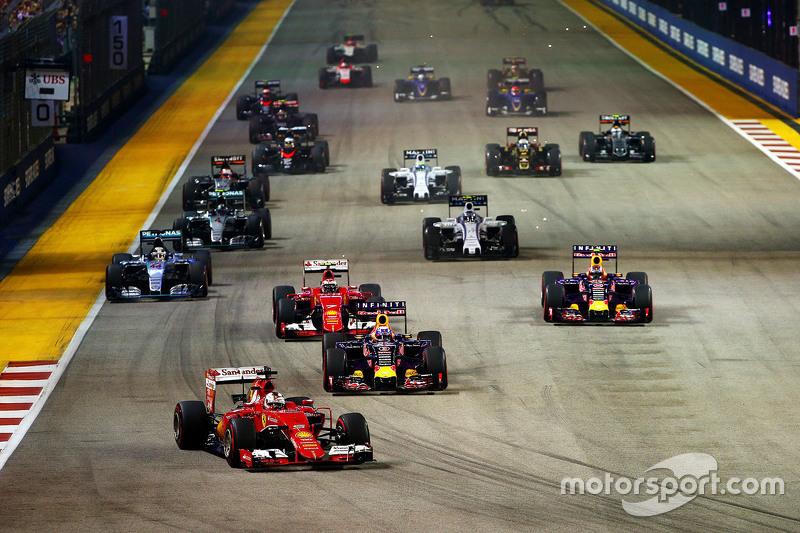 Inicio: Sebastian Vettel, Ferrari SF15-T lider