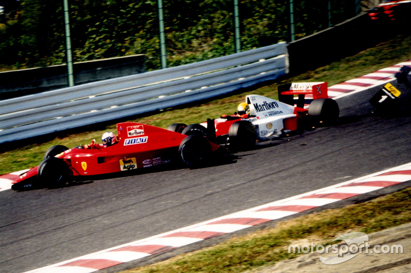 Alain Prost, Ferrari et Ayrton Senna, McLaren, s'accrochent au premier virage