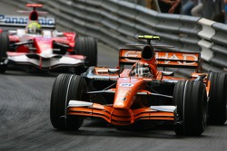 Christijan Albers, Spyker F1 Team, F8-VII et Ralf Schumacher, Toyota Racing, TF107