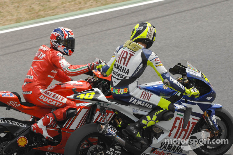 Valentino Rossi felicita a Casey Stoner