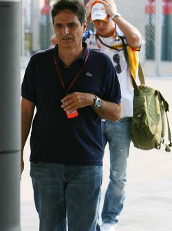 Nelson Piquet Snr. con Nelson Piquet Jr, piloto de pruebas de Renault F1 Team